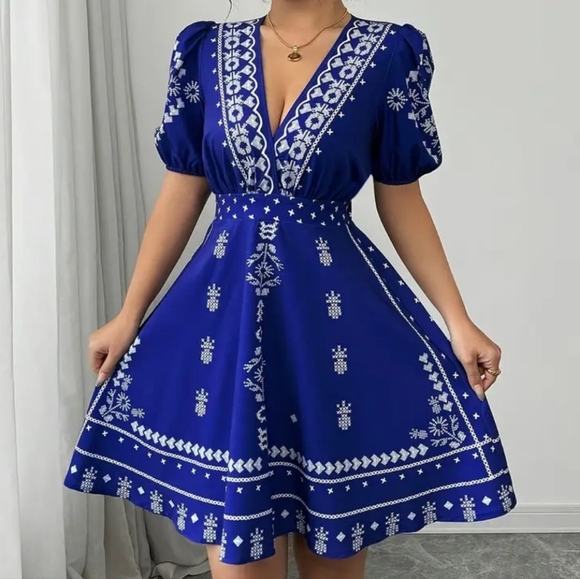 Dresses & Skirts - Elegant Blue Patterned Dress